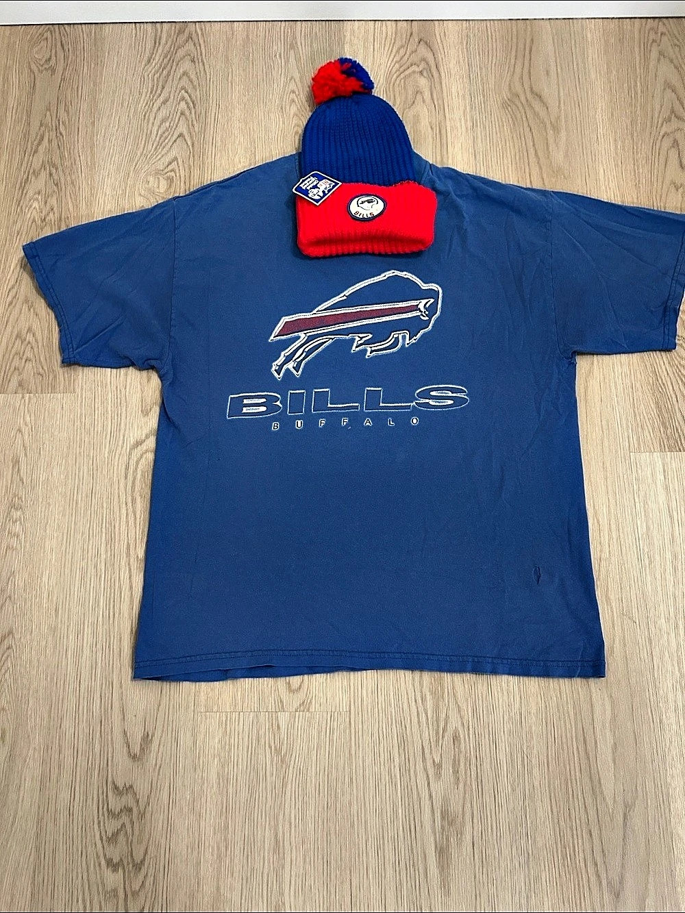 Y2K vintage NFL Buffalo Bills Blue/Red T-shirt & Bills beanie BUNDLE size XL